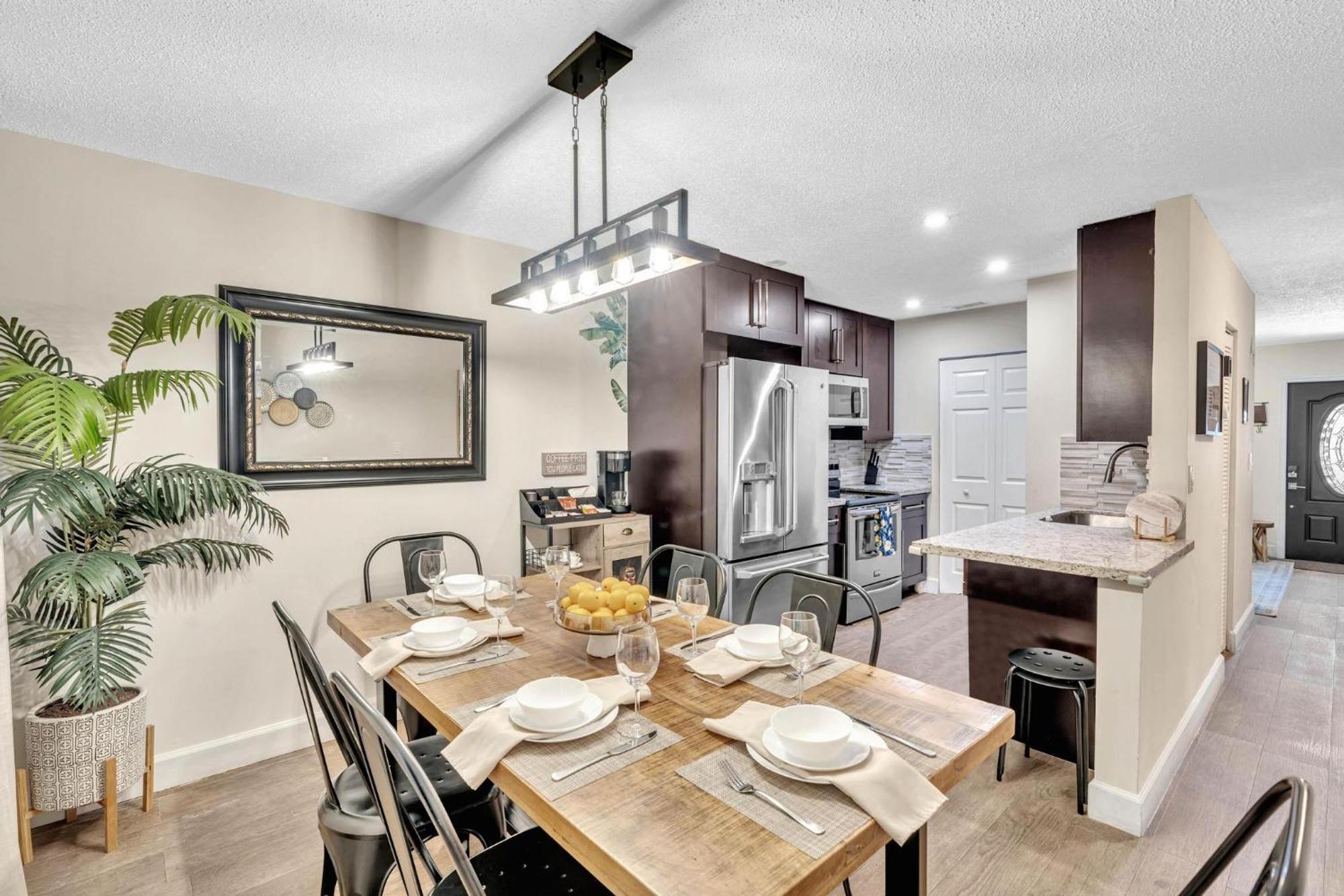 Estelo'S Place - Modern Townhouse With King Bed, Only 5 Min From The Airport! Miami Exteriör bild